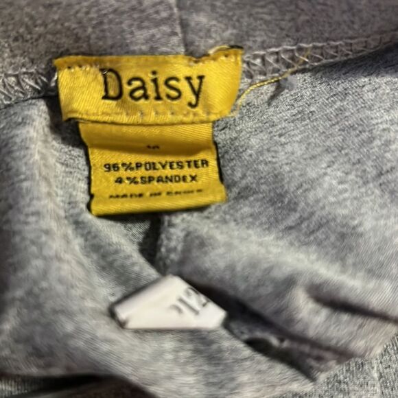 Daisy. Size medium gray shorts. - Picture 4 of 4